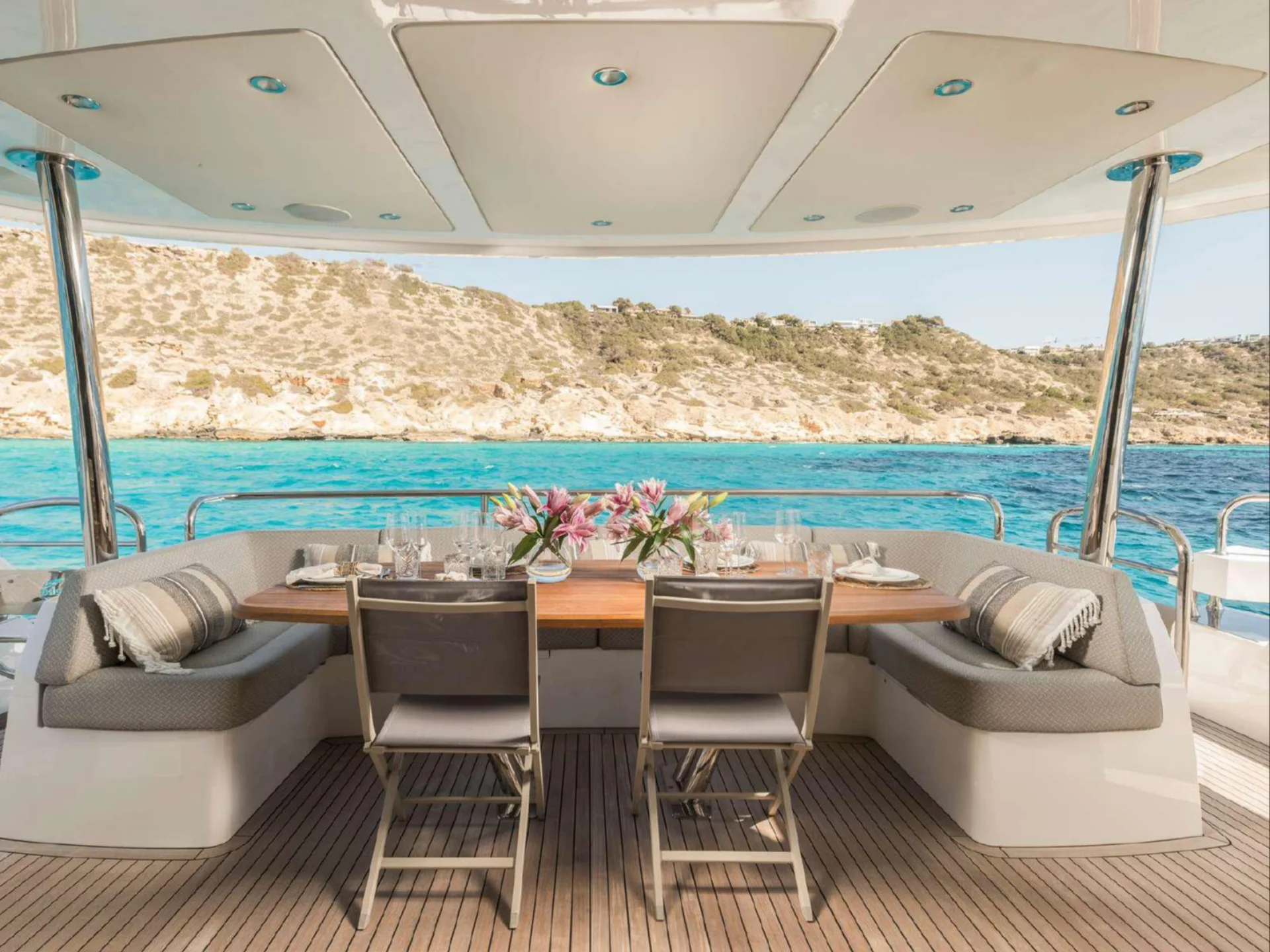 Cabin on SEAWATER II with a double berth and wood joinery
